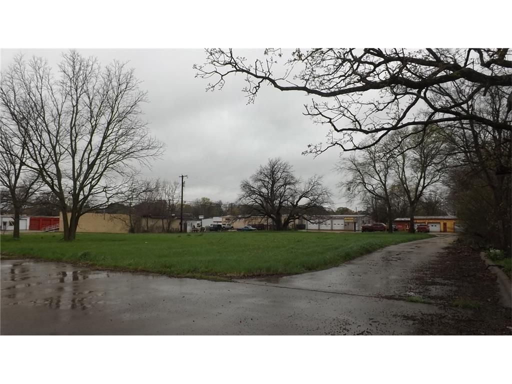 1068 Village Dr, Sulphur Springs, TX 75482